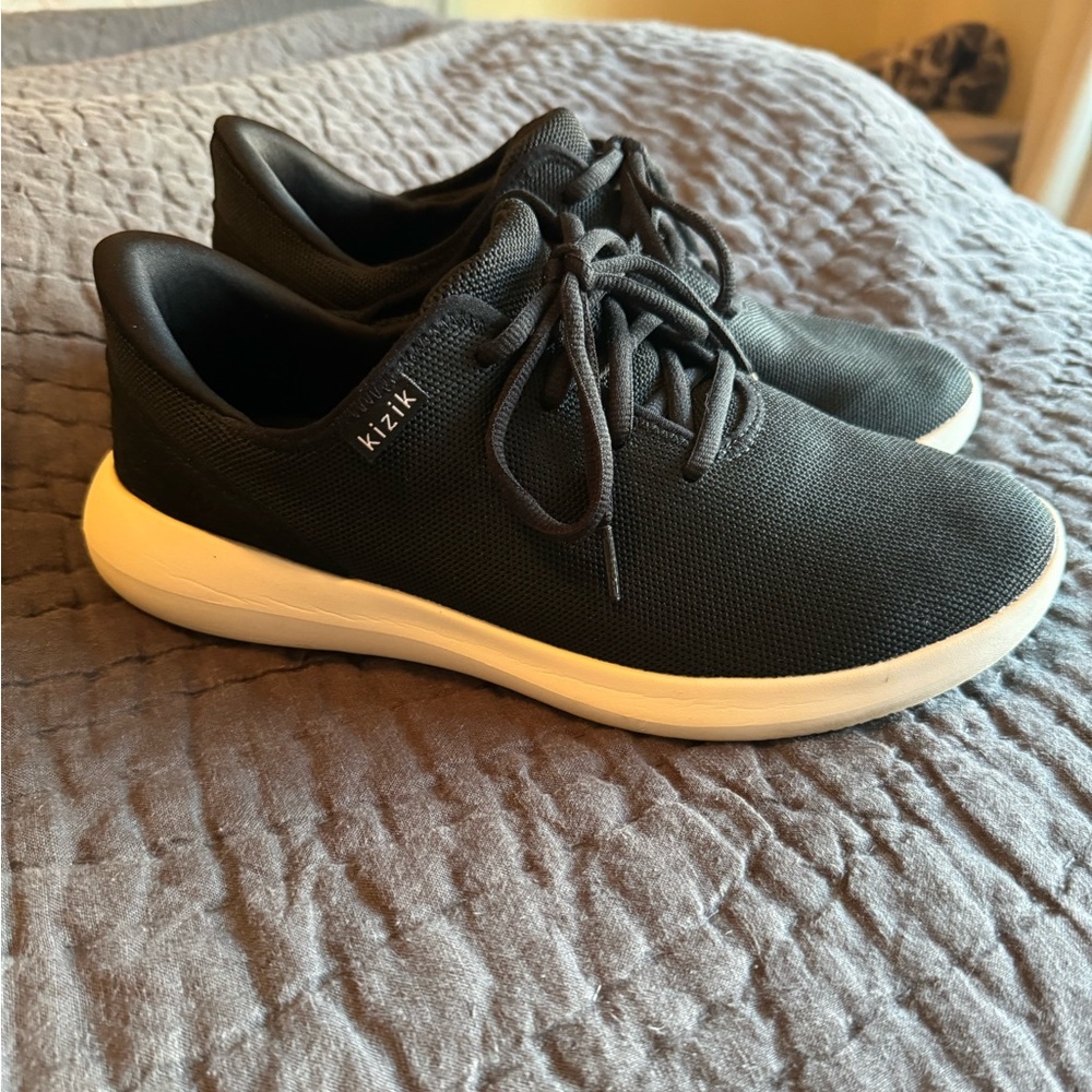 Black size 10.5 wide Kiziks - slip on shoes, perfect for wide feet